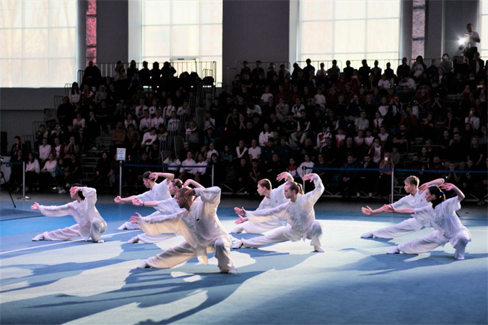 俄羅斯武術(shù)運(yùn)動(dòng)員進(jìn)行示范表演。駐俄羅斯大使館供圖