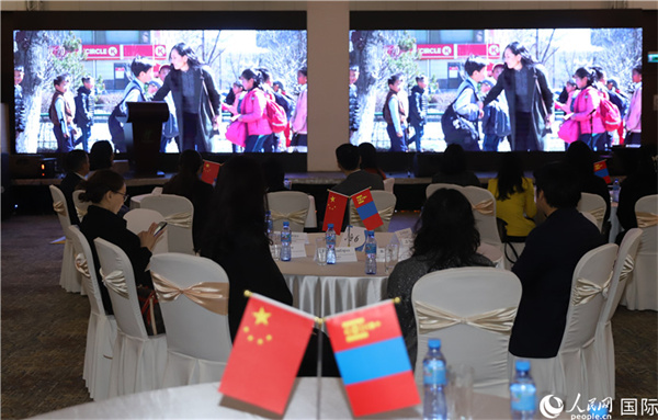 12月1日，活動現(xiàn)場播放防治結核病宣傳短片。人民網(wǎng)記者 霍文攝