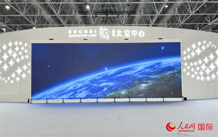 珠海太空中心是珠海市為發(fā)揮中國(guó)航展品牌效應(yīng)和帶動(dòng)效應(yīng)而打造的“永不落幕的航展”。人民網(wǎng)記者 張麗鷗攝