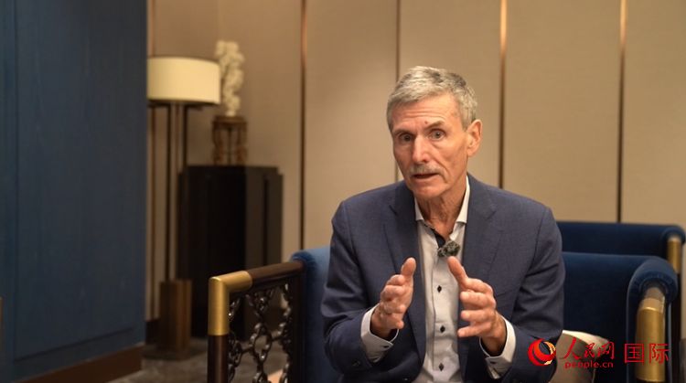 杜登霍夫接受采訪。人民網 劉動攝