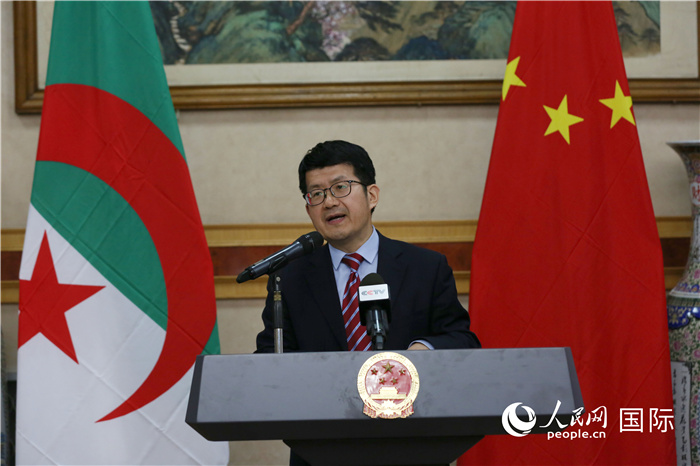 李健在招待會(huì)上致辭。人民網(wǎng)記者 郝瑞敏攝