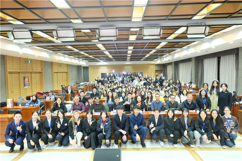 第八屆全國高校西班牙語配音大賽決賽現(xiàn)場合影。主辦方供圖