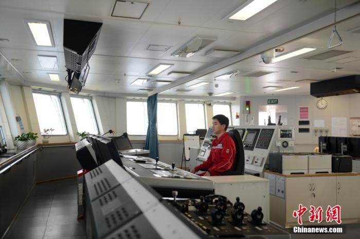 海上鉆井平臺(tái)中控室。<a target='_blank' href='/' _fcksavedurl='/' ><p  align=