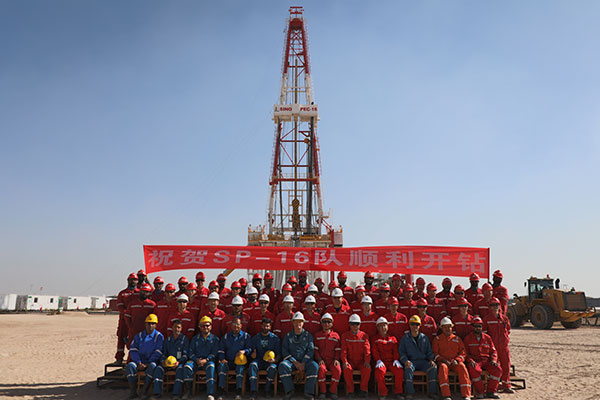 12月25日，中石化國工科威特分公司SINOPEC-16隊(duì)在科威特北部油區(qū)順利開鉆。中石化供圖