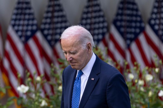 2023年4月24日，美國總統(tǒng)拜登在首都華盛頓白宮出席活動。新華社發(fā)（亞倫攝）