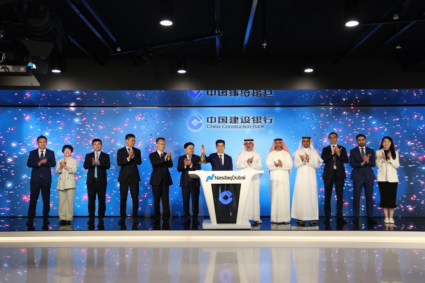 綠色債券上市儀式現(xiàn)場(chǎng)。人民網(wǎng)實(shí)習(xí)生 滕婧含攝