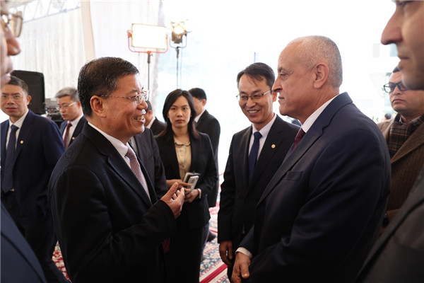 李永明同埃及住房部副部長會談交流。主辦方供圖