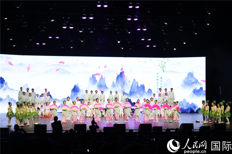 《四季詩韻》童聲詩朗誦表演。人民網(wǎng)記者 任皓宇攝