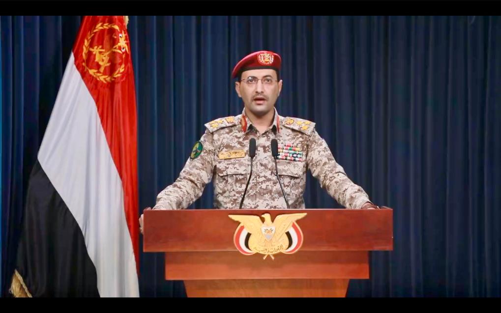 這張1月18日的視頻截圖顯示，也門胡塞武裝發(fā)言人葉海亞·薩雷亞發(fā)表聲明。新華社發(fā)