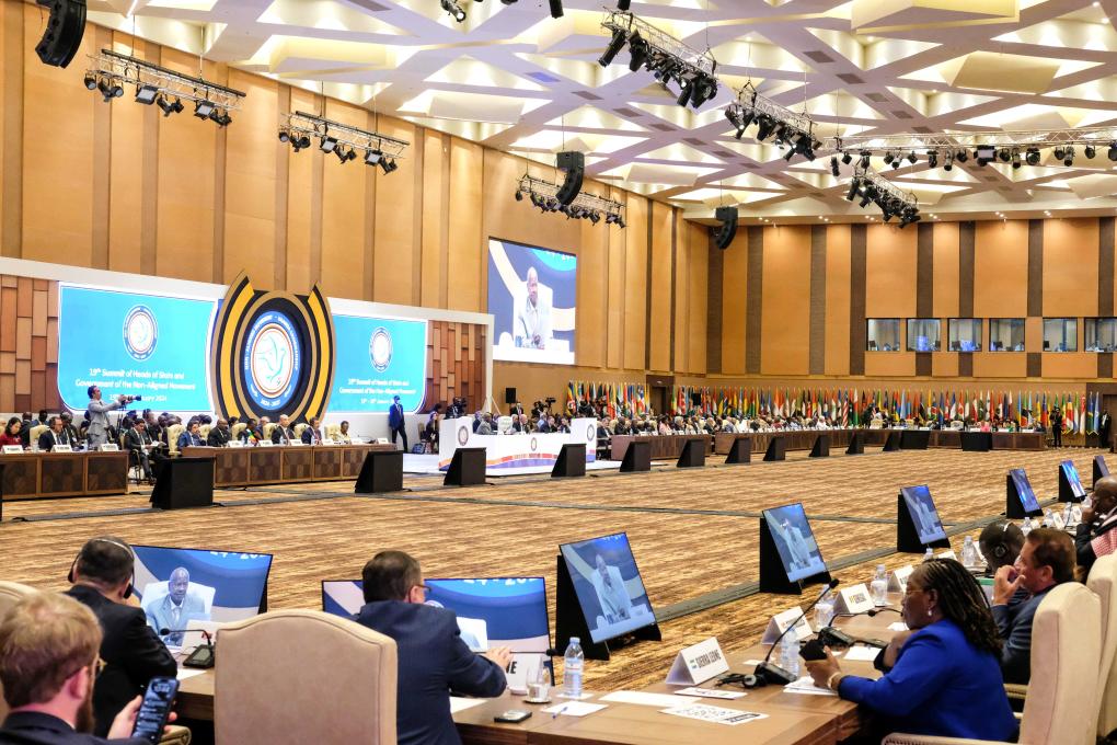 這是1月19日在烏干達首都坎帕拉拍攝的不結(jié)盟運動第19次峰會開幕式現(xiàn)場。新華社發(fā)（阿佳拉·納瓦達攝）