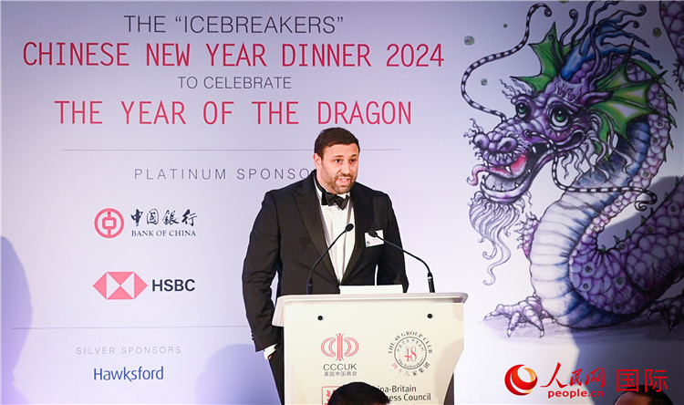 英國 48 家集團俱樂部候任主席杰克·佩里致辭。人民網(wǎng) 郭錦標攝