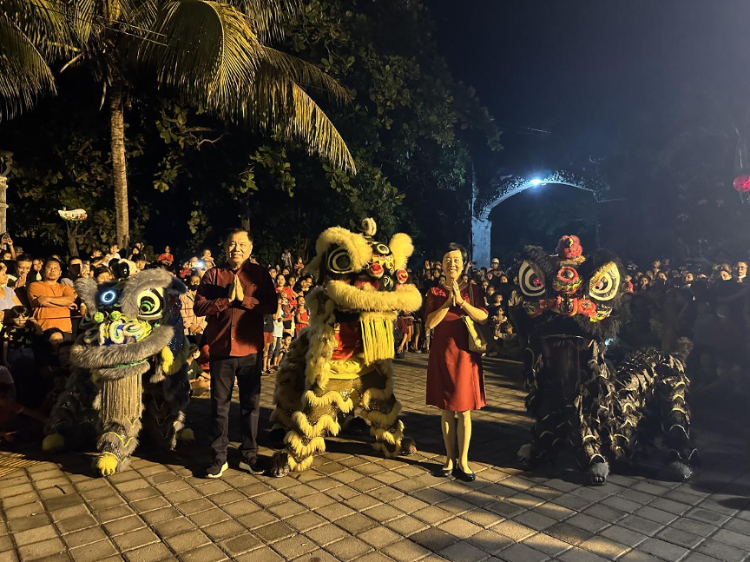 舞獅表演。巴陵康孔子學(xué)院供圖