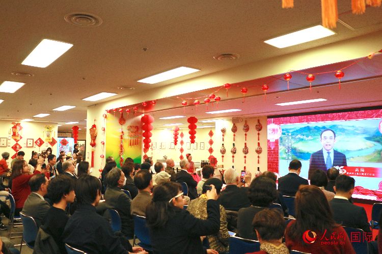 2月9日，“喜迎龍年·品味陜西”——2024新春迎福（展）聯(lián)歡會暨陜西文化年在東京中國文化中心拉開帷幕。人民網(wǎng) 許可攝