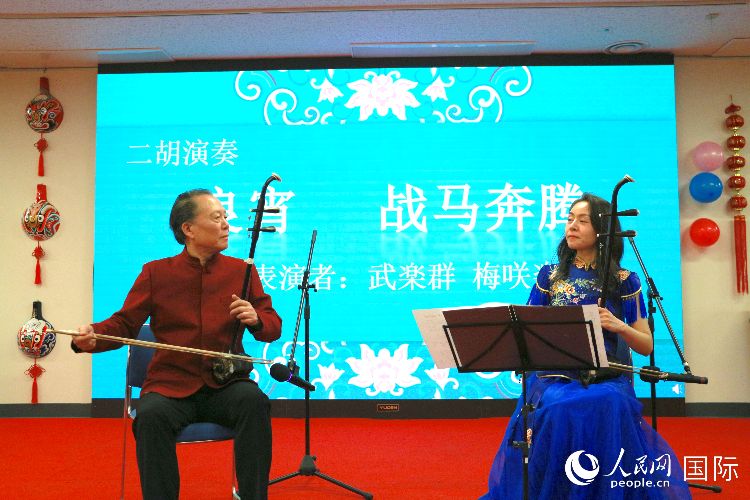二胡合奏。人民網(wǎng) 許可攝