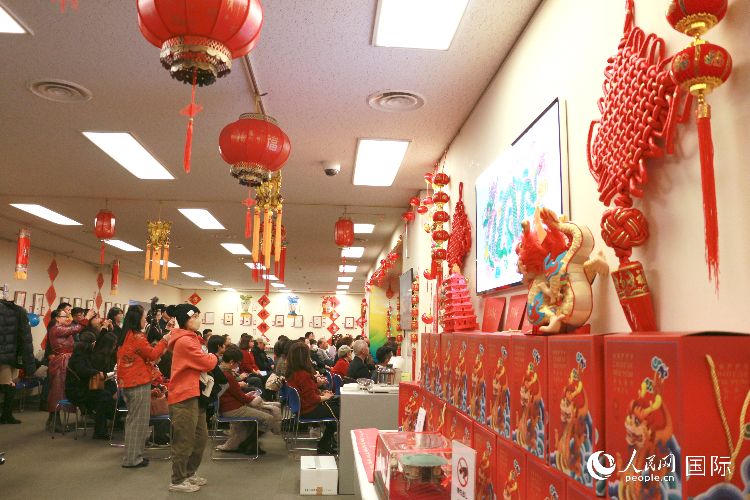 現(xiàn)場洋溢著濃郁的新春氛圍。人民網(wǎng) 許可攝