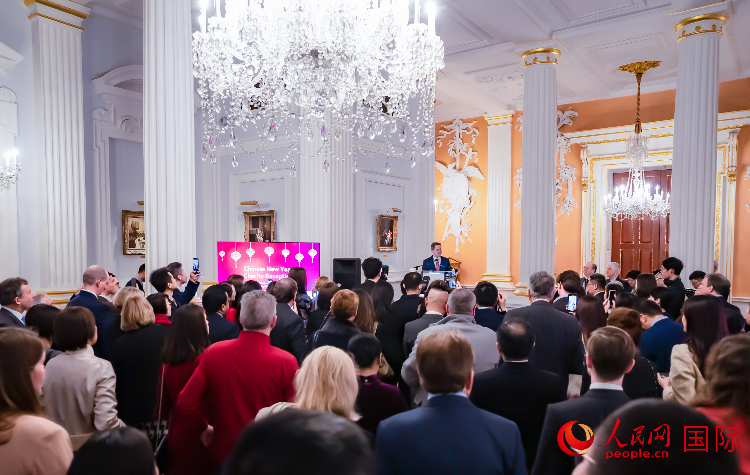 圖為2024 年倫敦金融城中國(guó)新年慈善酒會(huì)現(xiàn)場(chǎng)。人民網(wǎng) 郭錦標(biāo)攝