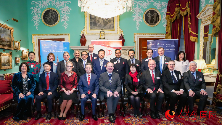 圖為2024 年倫敦金融城中國(guó)新年慈善酒會(huì)現(xiàn)場(chǎng)。人民網(wǎng) 郭錦標(biāo)攝