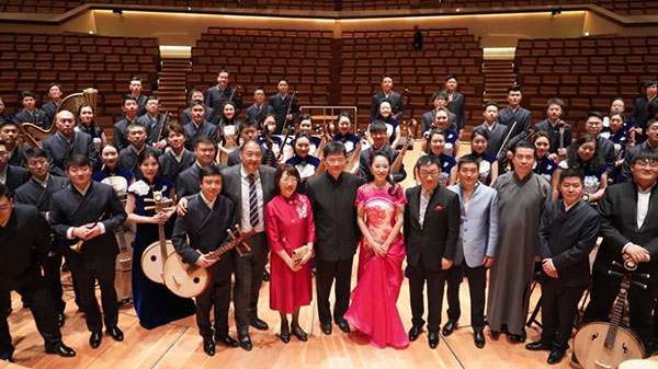 “”天地永樂(lè)·中國(guó)節(jié)“”音樂(lè)會(huì)演出人員合影。中國(guó)駐德國(guó)大使館供圖