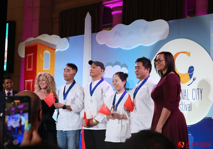 中國駐美國大使館的4名廚師榮獲專業(yè)評審亞軍。人民網(wǎng)記者 李志偉攝