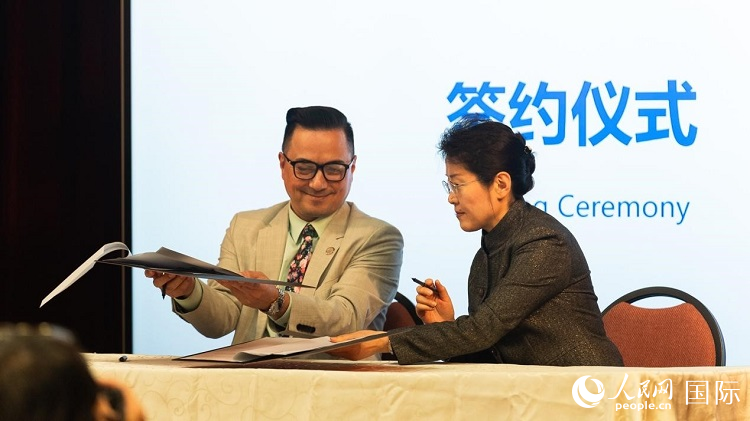 山東省圖書館與舊金山公共圖書館簽署合作協(xié)議。