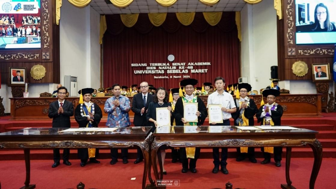 西華大學、三一一大學、印尼鋰源新材料有限公司、四川鋰源新能源有限公司四方共同簽署國際合作協(xié)議。印尼三一一大學孔子學院供圖