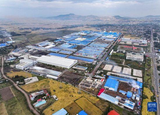 這是2023年11月3日在埃塞俄比亞杜凱姆市拍攝的東方工業(yè)園（無人機照片）。 新華社發(fā)（東方工業(yè)園供圖）