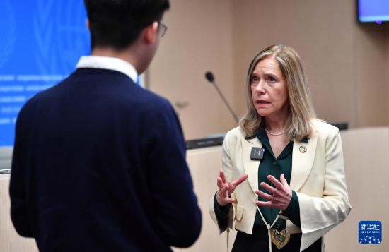 3月19日，在瑞士日內(nèi)瓦，世界氣象組織秘書長塞萊絲特·紹洛接受新華社記者專訪。新華社記者 連漪 攝