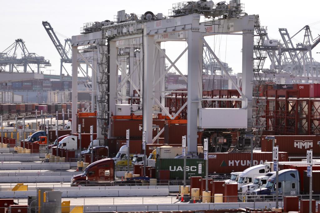 2021年10月29日拍攝的美國加利福尼亞州洛杉磯港景象。新華社發(fā)