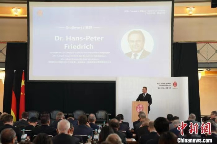 當(dāng)?shù)貢r(shí)間4月5日，由中國商務(wù)部主辦的“投資中國”德國專場推介活動(dòng)在斯圖加特市舉行。中新社記者 馬秀秀 攝