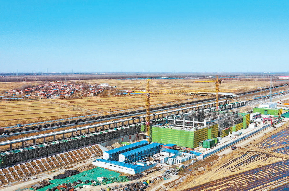 2月26日拍攝的建設(shè)中的京濱鐵路周良站（無人機照片）。