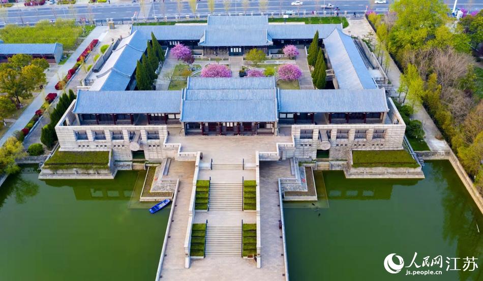 周恩來紀念館內海棠盛開。紀星名攝