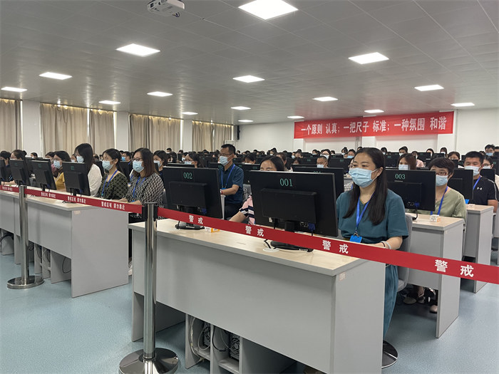 閱卷現(xiàn)場(chǎng)。公雪 攝