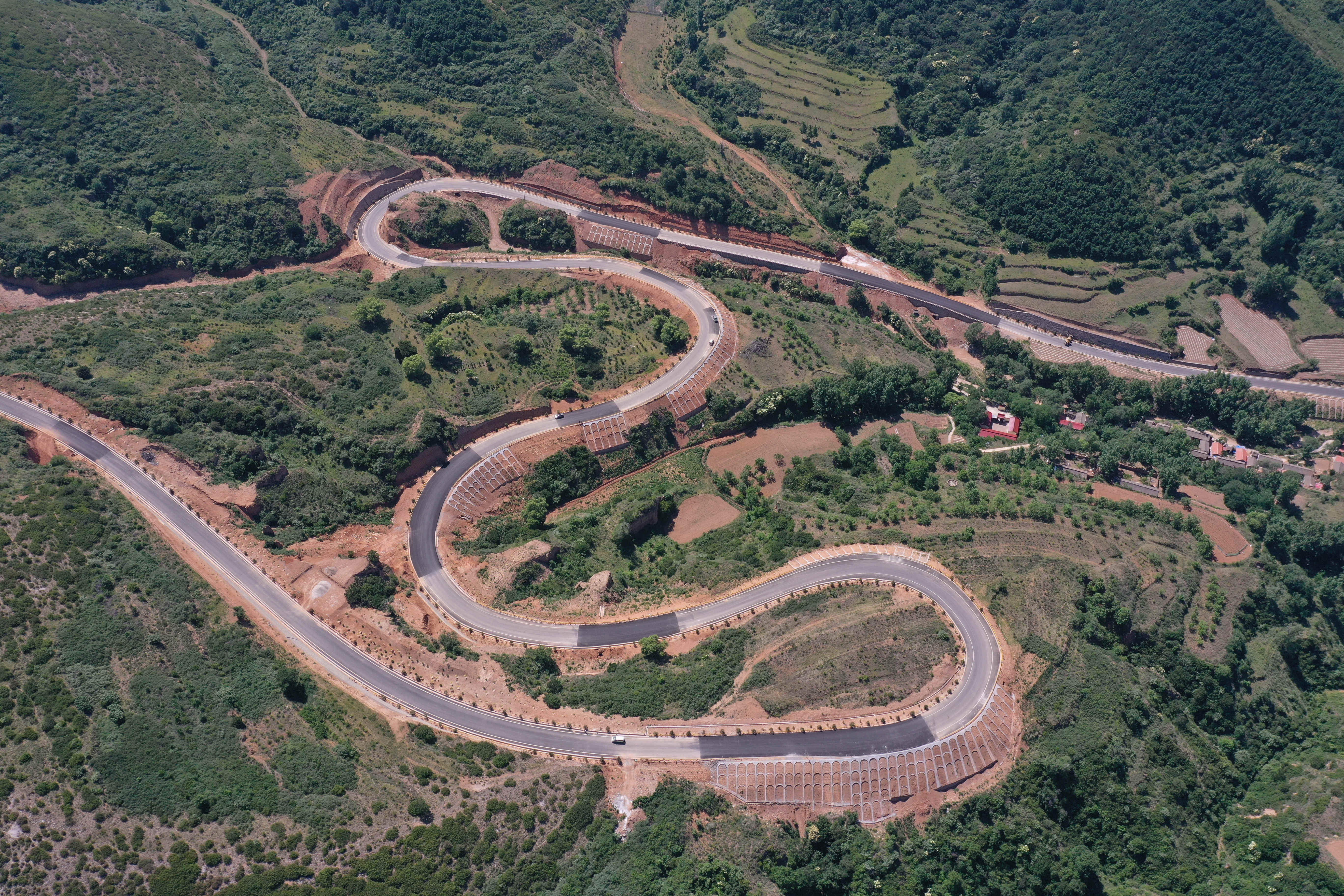 武鄉(xiāng)縣“四好農(nóng)村”航拍。張國(guó)平 攝