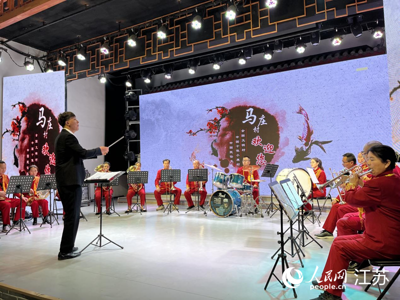 馬莊農(nóng)民樂團(tuán)在排練節(jié)目。人民網(wǎng) 李子佩攝