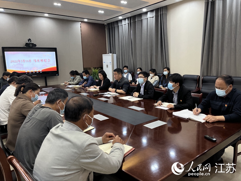 馬莊村以晨會(huì)開啟一天的工作。人民網(wǎng) 閆峰攝