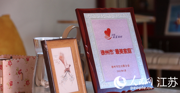 王繼蓮家庭獲得的部分榮譽(yù)。人民網(wǎng) 冷金明攝