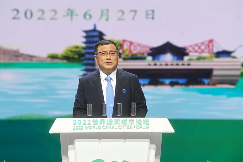 揚(yáng)州市委常委、常務(wù)副市長陳鍇竑作推介發(fā)言。邵丹攝