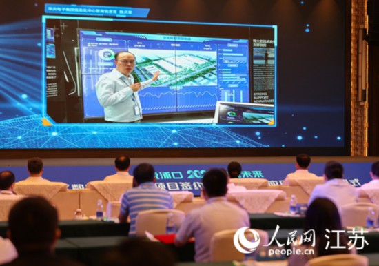 圖為浦口區(qū)集成電路企業(yè)介紹智能制造系統(tǒng)。浦口區(qū)委宣傳部供圖