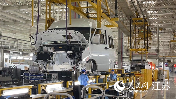 南京依維柯汽車(chē)有限公司生產(chǎn)車(chē)間。黃啟源攝