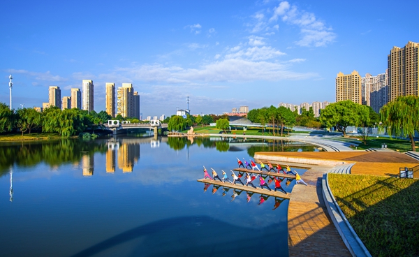 漫步街頭，科產(chǎn)城人融合的理念貫穿始終。無錫高新區(qū)管委會供圖