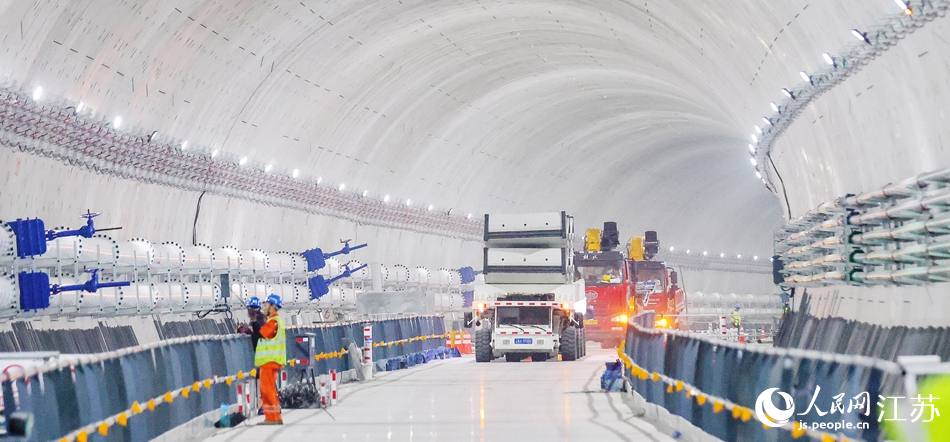 江陰靖江長江隧道右線施工現(xiàn)場(chǎng)。朱其攝