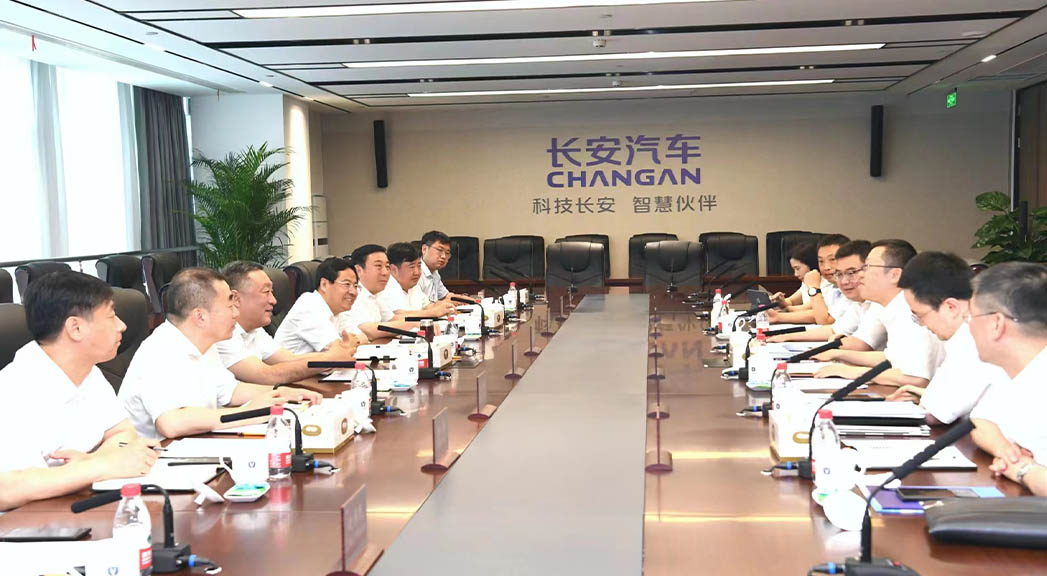 張濤帶隊赴重慶對接洽談項目。 白永民攝