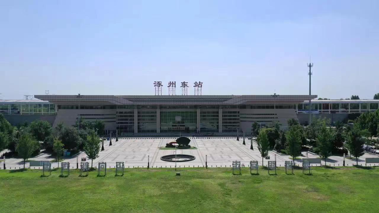 通勤專列高鐵始發(fā)站涿州東站。 熊華明、王聚言攝