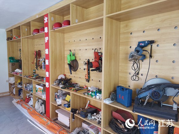 “荷樂(lè)益家”器材保管室。人民網(wǎng) 張瀚天攝