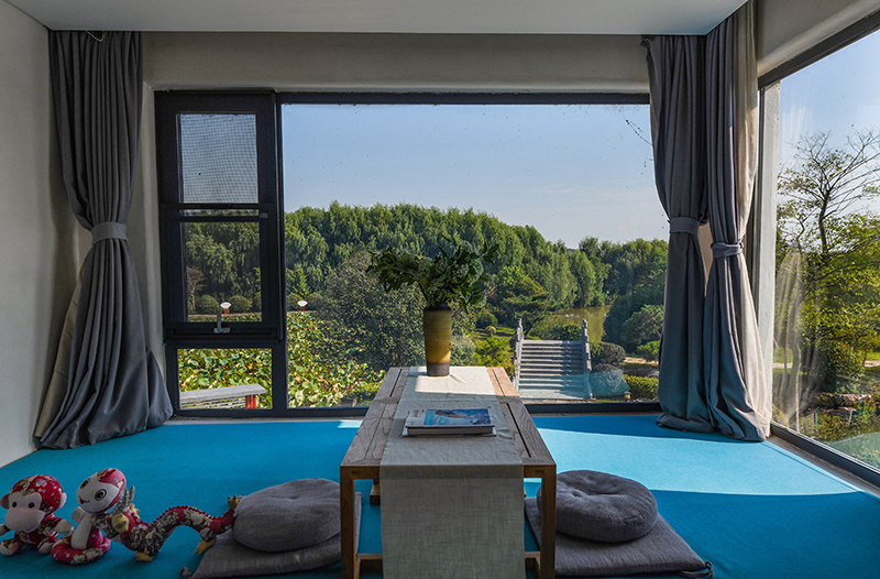 位于四頂山腳下的四頂山居，推窗見景，望山親水。吳芳攝