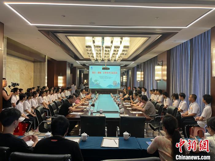 閩臺古琴技藝培訓(xùn)交流活動同步舉行?！∪~國寶 攝