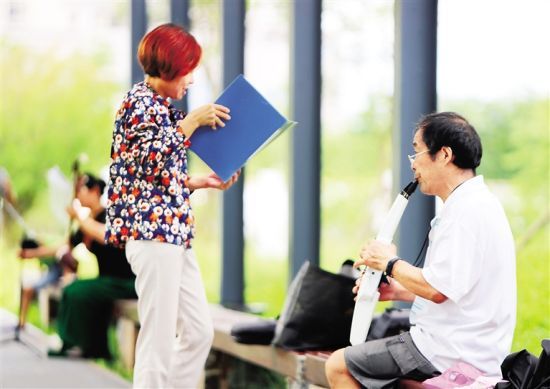 美舍河鳳翔濕地公園成為市民休閑的好去處。 南國(guó)都市報(bào)記者 汪承賢 攝