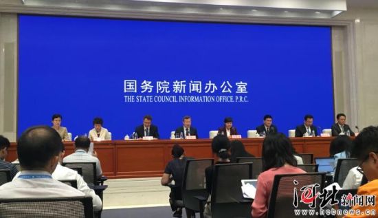 8月26日，國(guó)務(wù)院新聞辦召開國(guó)務(wù)院政策例行吹風(fēng)會(huì)。圖為吹風(fēng)會(huì)現(xiàn)場(chǎng)。 記者李巍攝