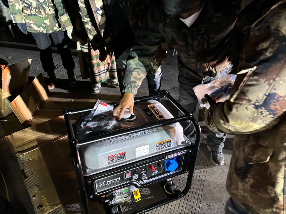 震區(qū)所需 重慶所能！重慶首批救援物資跨越千里抵達(dá)雪域高原