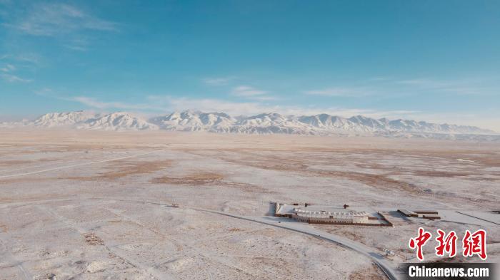 圖為冬季茶卡天空壹號景區(qū)?！±罱瓕?攝